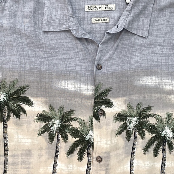 Batik Bay Palm Tree Tropical Shortsleeved Button Down Rayon Shirt - Picture 2 of 8
